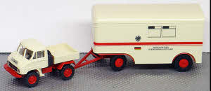 Unimog 411 mit Anhänger CLINOMOBIL